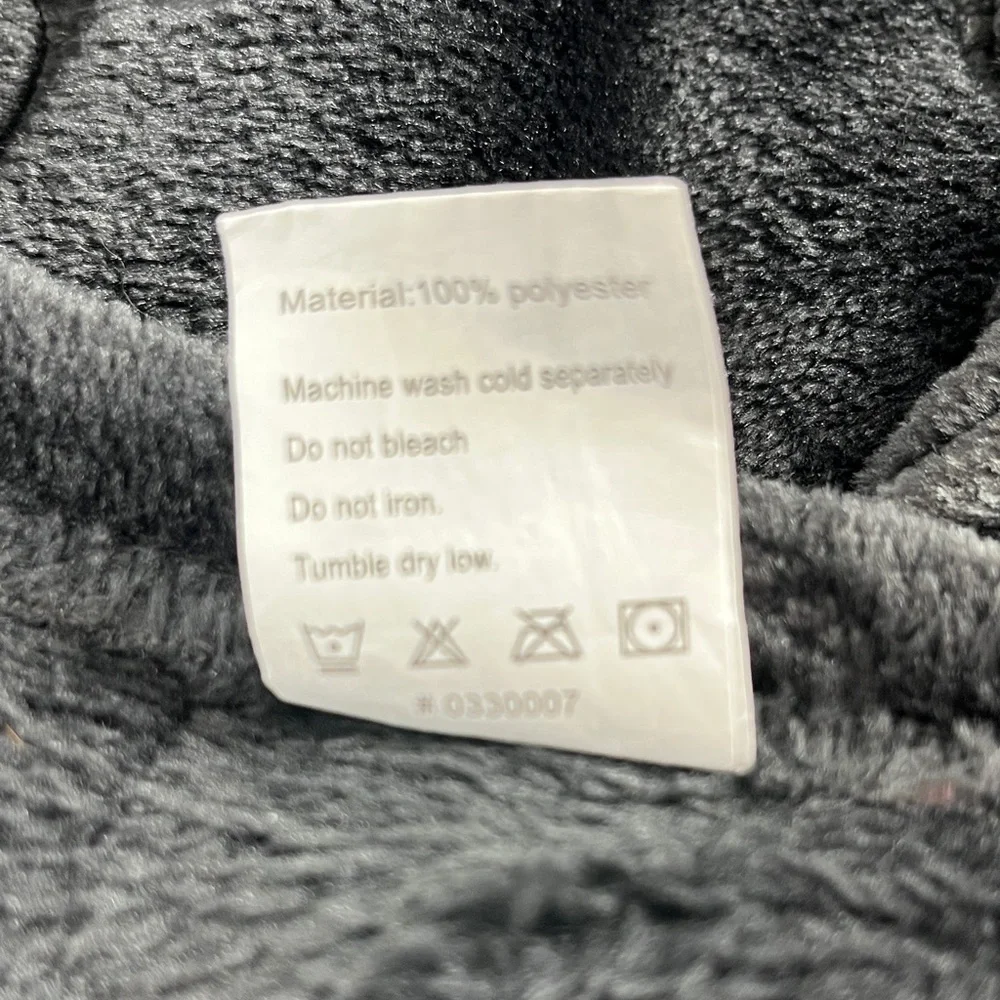 NWOT Luxurious Lightweight Black Holiday Throw Blanket 50” x 70”